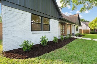 Building Photo - 9342 Springwater Dr
