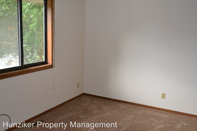 Building Photo - 211 Sheldon