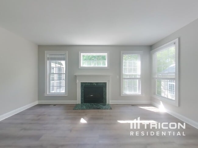 Building Photo - 15605 Sir Edwards Dr