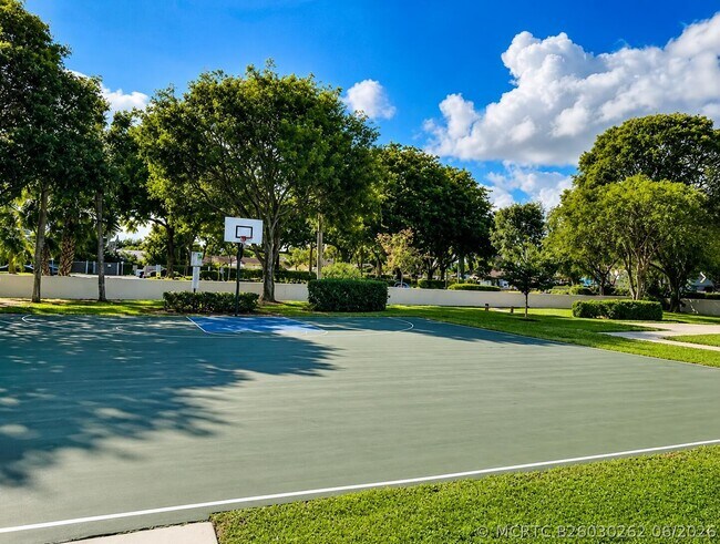 Building Photo - 503 Gardens Dr