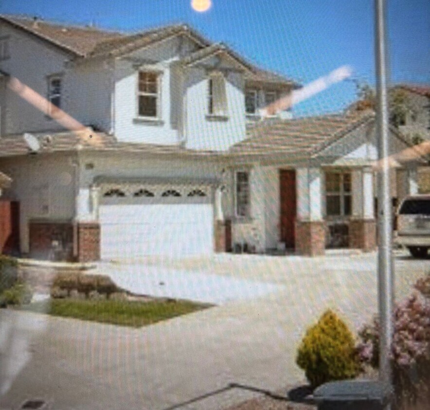 Foto principal - Pittsburg 4 bd, 2.5 ba charming home in excellent location!