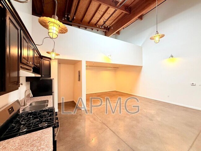 Foto del edificio - 1734 N Main St