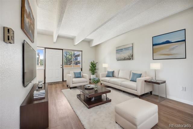 Foto del edificio - 384 S Ironton St