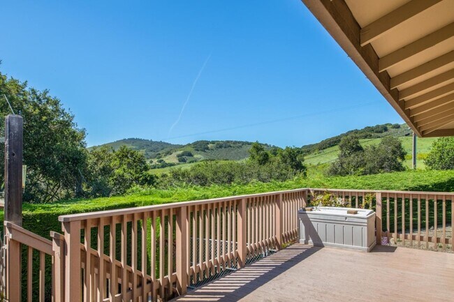 Building Photo - 27525 Loma Del Rey
