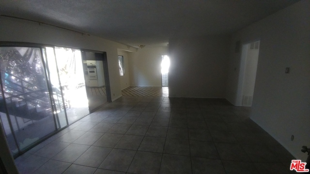 Building Photo - 4106 Rosewood Ave