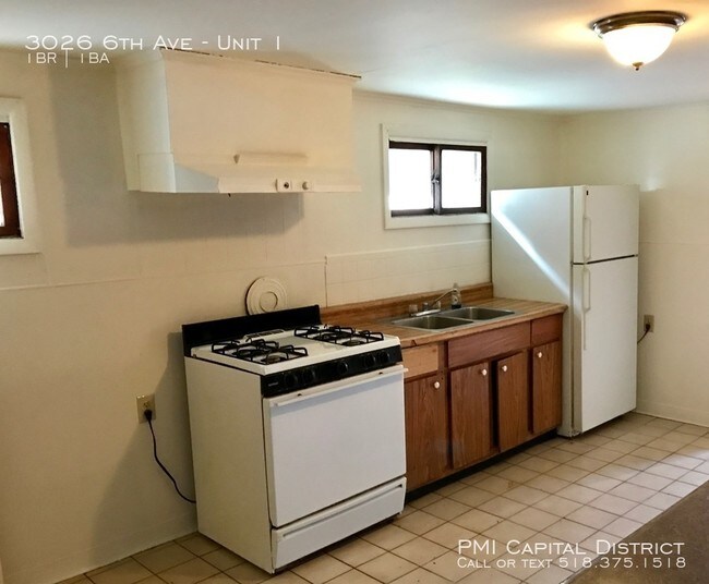 Building Photo - 3026 6th Ave