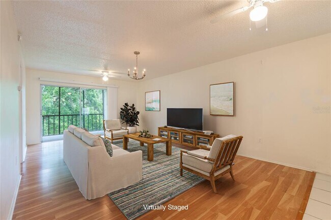 Foto del edificio - 210 Cypress Ct