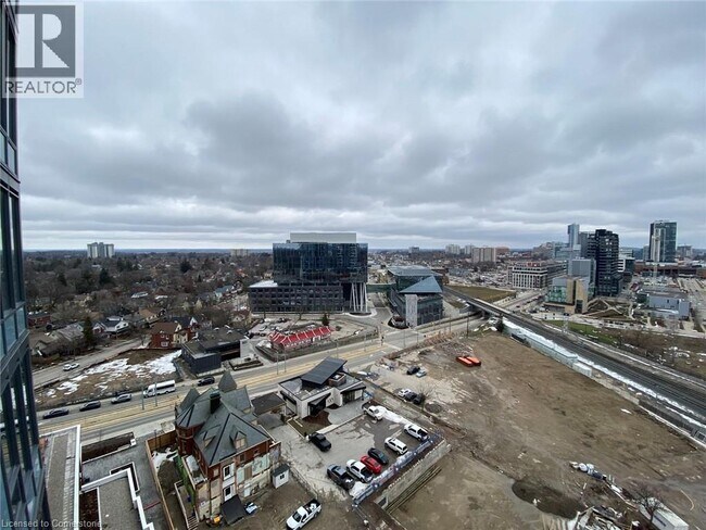 Photo du bâtiment - 15 Wellington St S