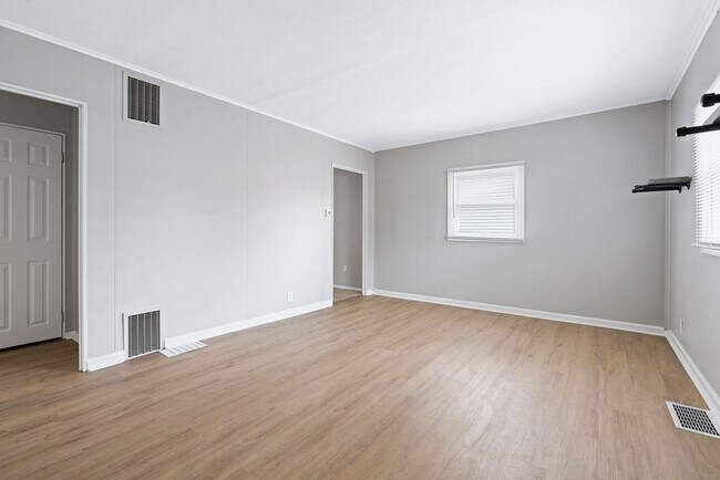 Building Photo - 3913 Addison St