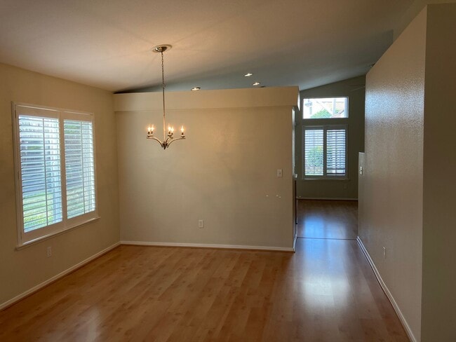 Building Photo - Roseville Ready!