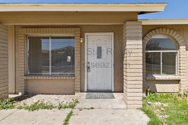 Building Photo - 9912 N 87th Ave