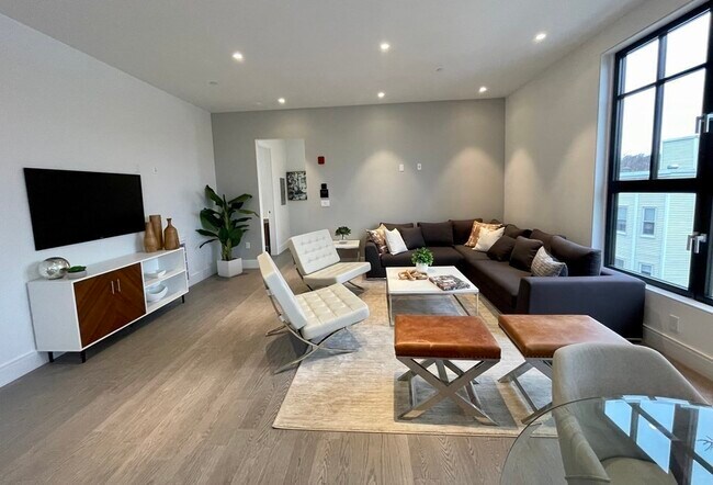 Building Photo - 8 Leverett St