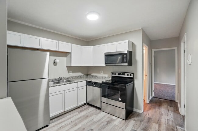 Photo - 480 Pedretti Ave Apartments