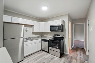 Building Photo - 480 Pedretti Ave