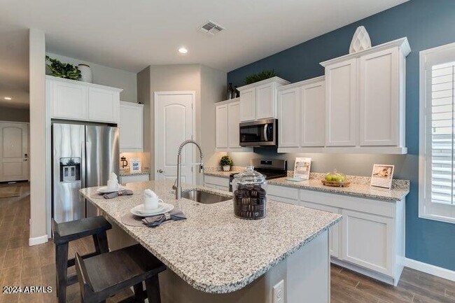 Foto del edificio - 2034 W Yellowbird Ln