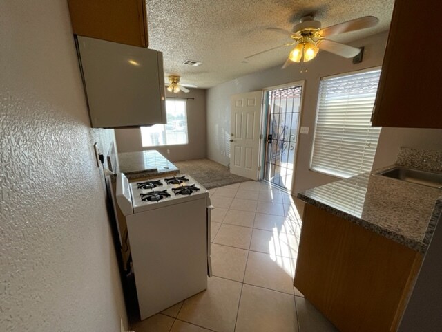 Building Photo - 1835 Vinca Ct