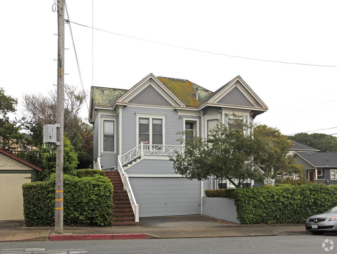 Building Photo - 489 Laurel Ave