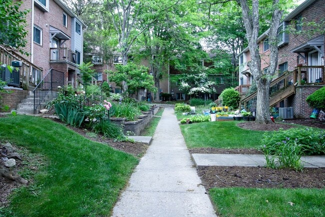 Building Photo - 1731 Donlee Dr