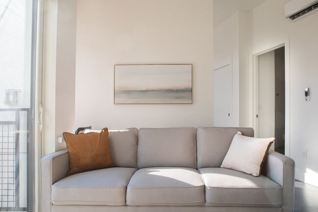 Building Photo - 550 W Juneau Ave