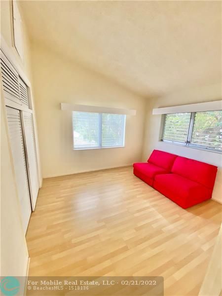 Foto del edificio - 2624 NE 30th Pl