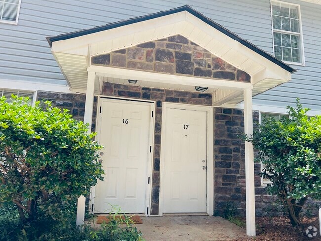 Building Photo - 449 Evans St