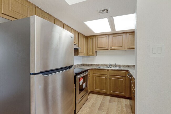 Building Photo - ADORABLE 1 bed/1bath CONDO**Section 8 Acce...