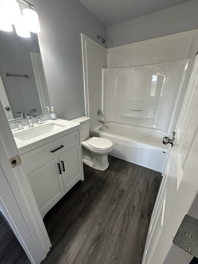 Photo du bâtiment - 4621 Veterans Way