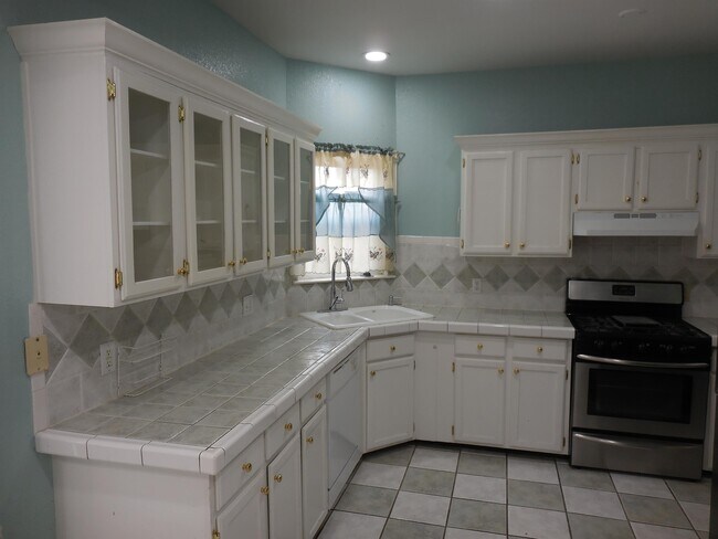 Building Photo - 10912 Sandy Koufax Dr