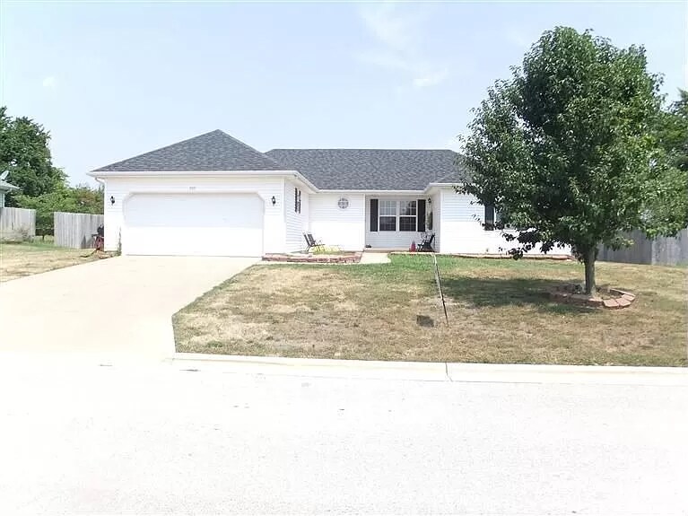 707 W Melody Ln, Republic, MO 65738 House Rental in Republic, MO