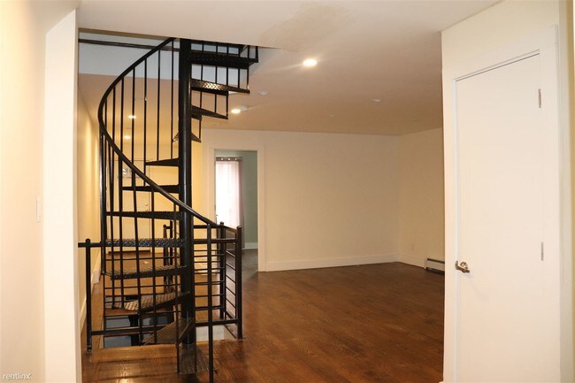 Foto del edificio - 5 br, 3 bath Apartment - 165 Covert St