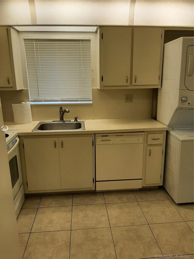 Foto del edificio - 21115 NE 4th Ct