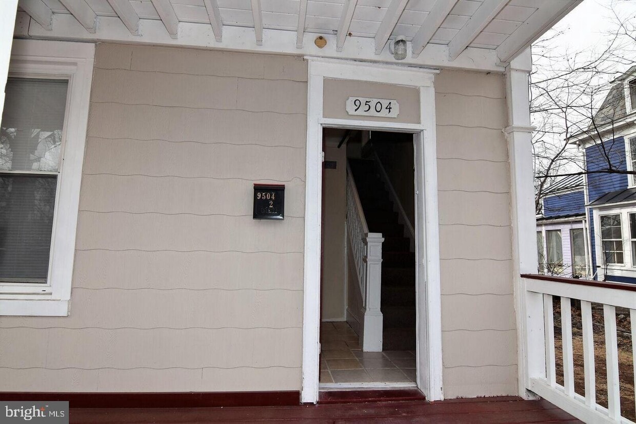 9504 Fairview Ave Unit UPPER, Manassas, VA 20110 Room for Rent in Manassas, VA