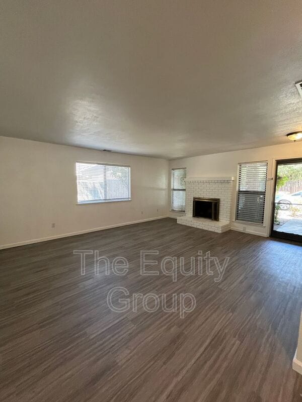 Building Photo - 1828 W Vassar Ave