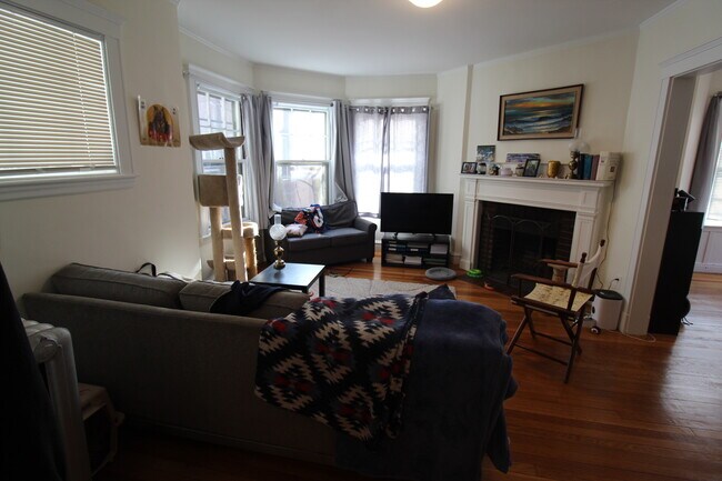 Foto del edificio - 37 Concord Ave