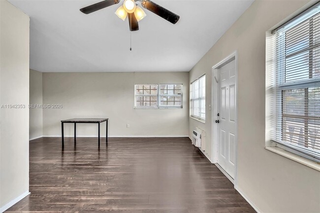 Foto del edificio - 1451 NE 170th St