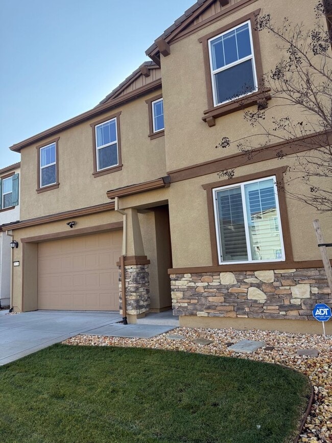 Building Photo - Beautiful home in Northlake!