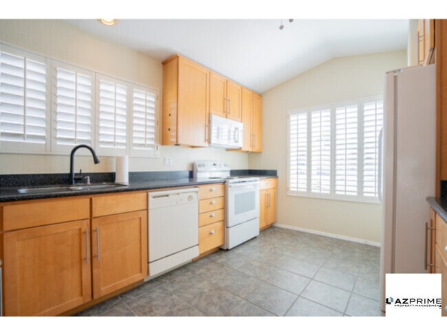 Foto del edificio - Stylish 3/2 Glendale House - Vaulted Ceilings &amp; Prime North Central Phoenix Location!