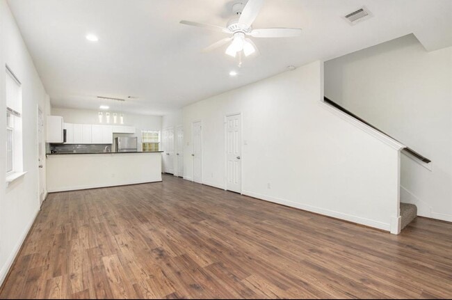 Building Photo - 5007 Mallow St