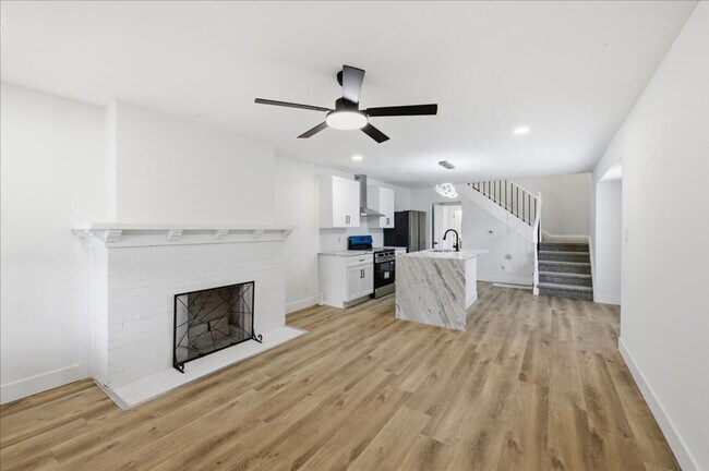 Foto del edificio - 1038 N Parker Ave