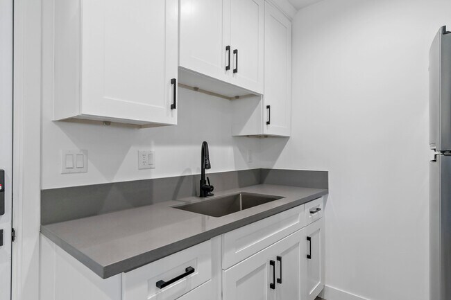 Building Photo - 435 N Wilson Ave
