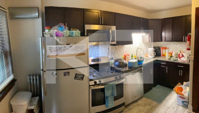 Building Photo - 137 Chapin St