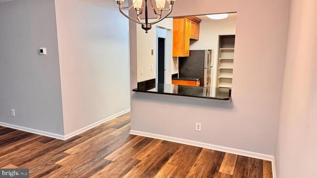 Building Photo - 5817 Cove Landing Rd