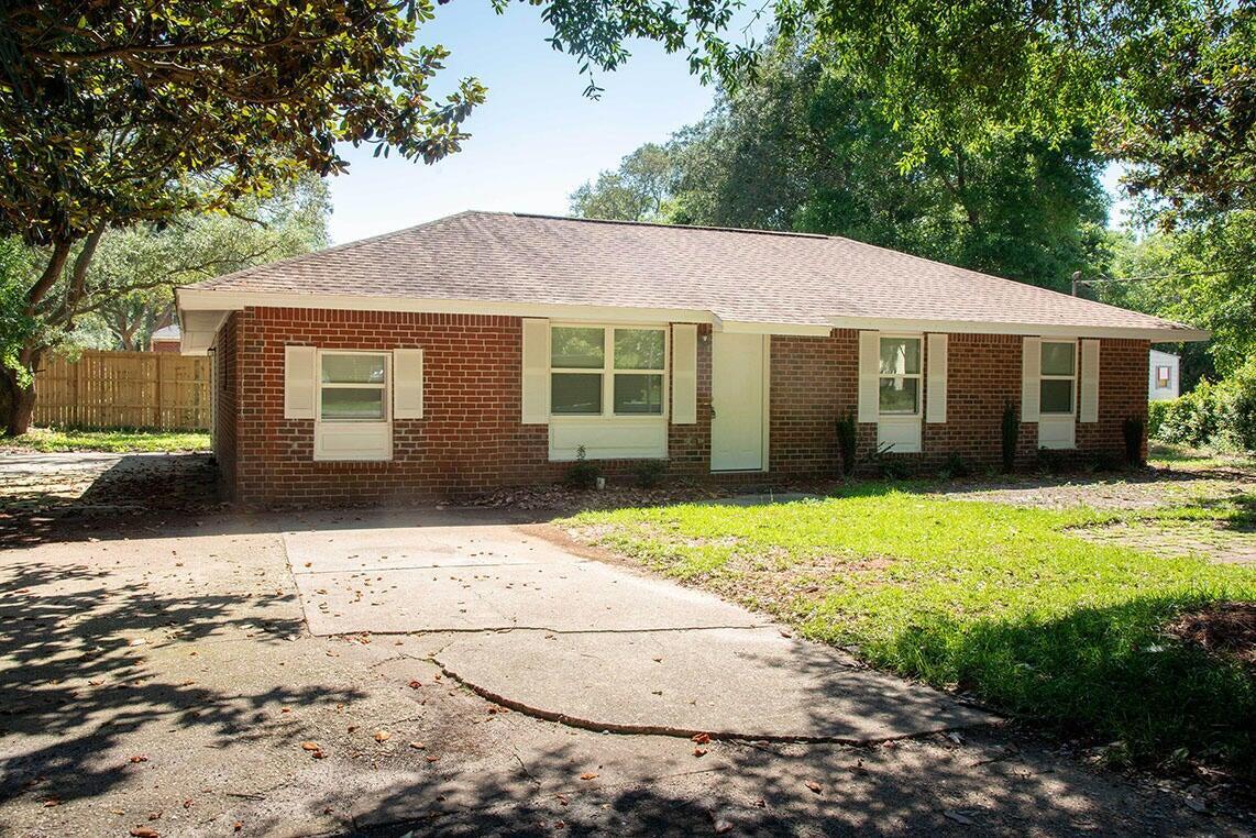 Primary Photo - 705 Winton Ct
