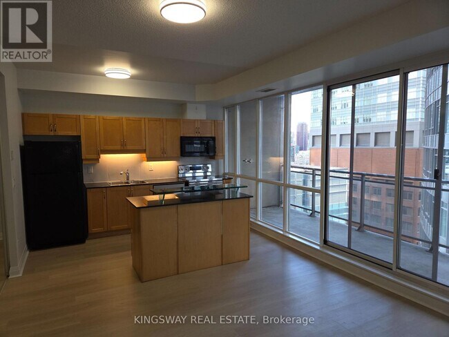 Photo du bâtiment - 220 Victoria St