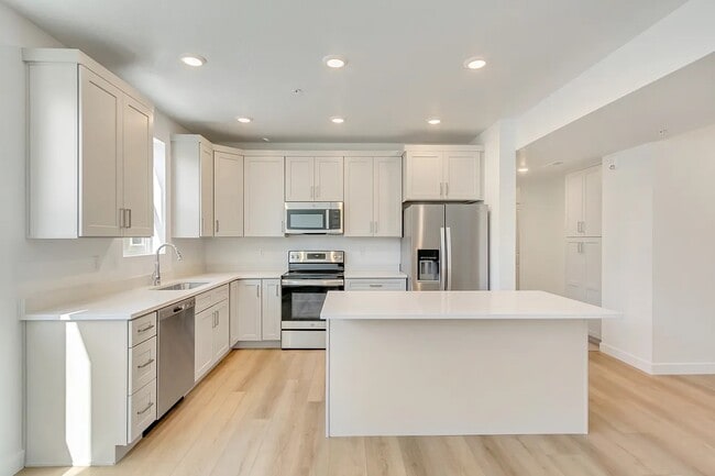 Kitchen, upgraded applicances than those shown in image - 8355 S Sky Mirror Ln