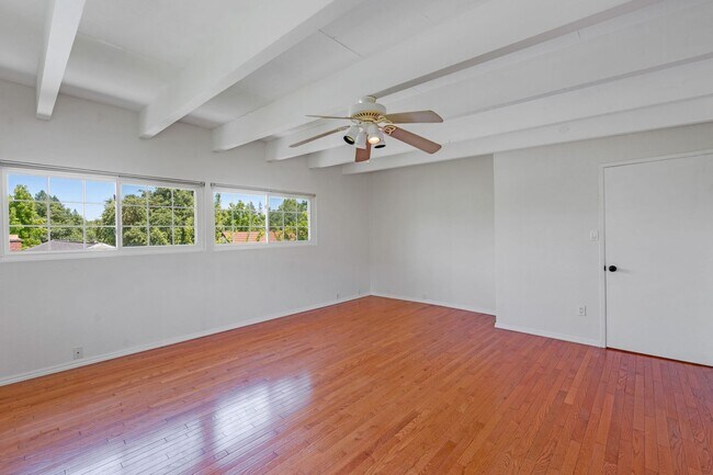 Foto del edificio - Private 2-Bedroom Fair Oaks Duplex with Gated Driveway & Garage!