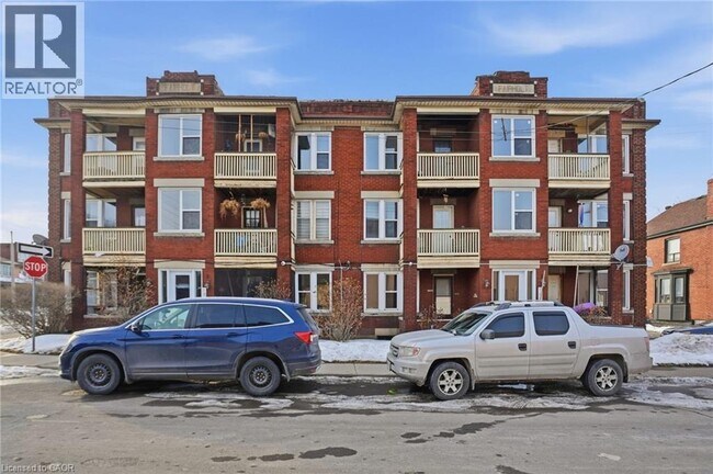 Building Photo - 1 Fairholt Rd N