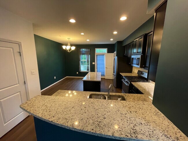 Building Photo - 9230 Toms Trl