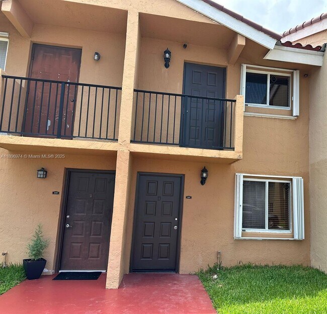 Foto del edificio - 680 NW 82nd Pl