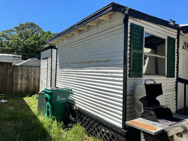 Building Photo - 4115 Aurora Rd